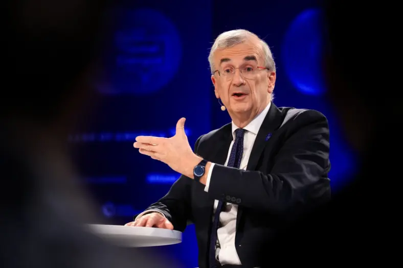 Membro do BCE diz que políticas dos EUA enfraquecem confiança no dólar